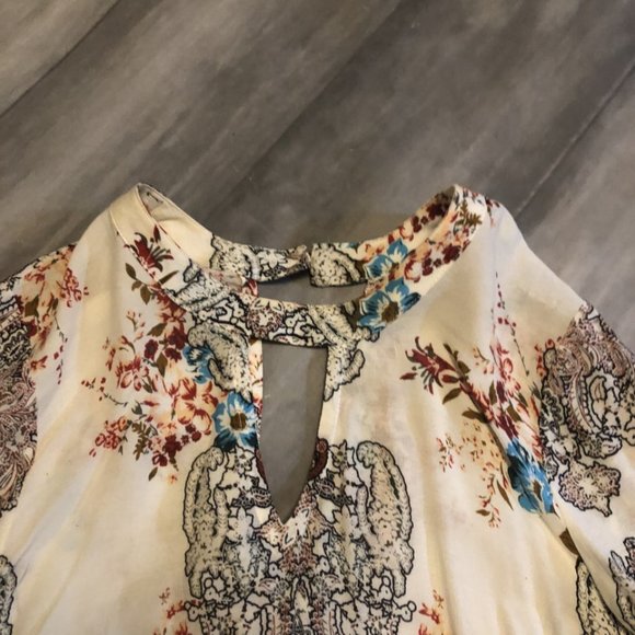 Coco and Jaimeson boho loral top - Picture 3 of 4